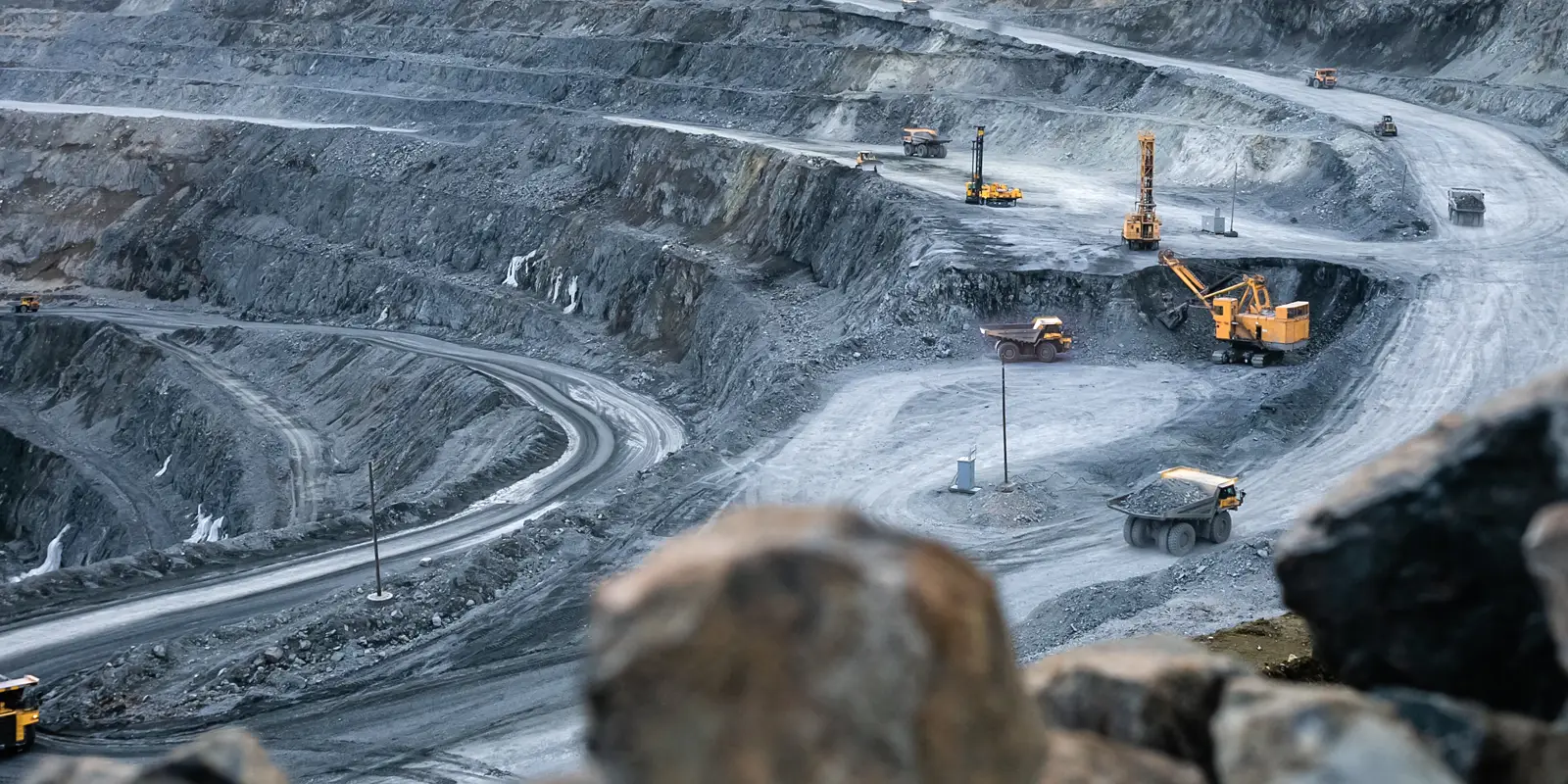 Work of heavy equipment in an open pit